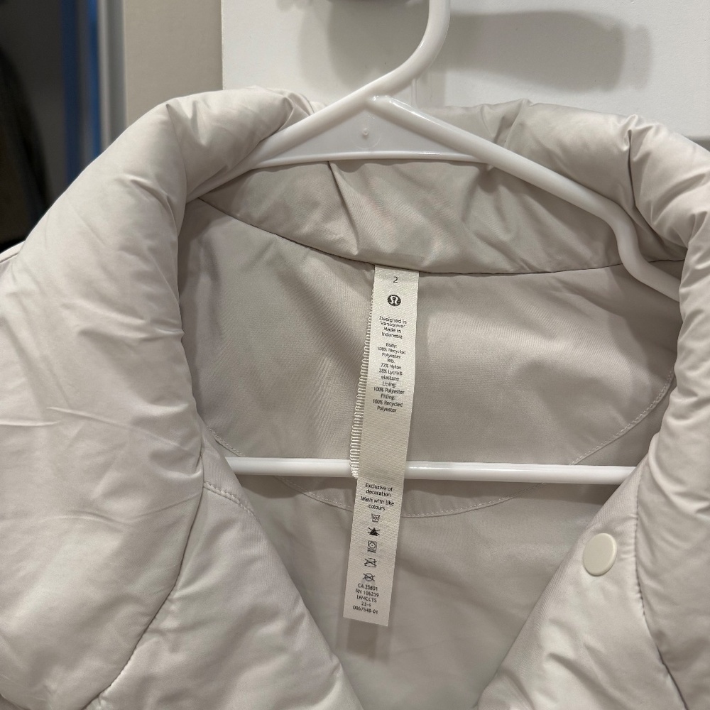 Lululemon puffer cropped - Picture 2 of 3